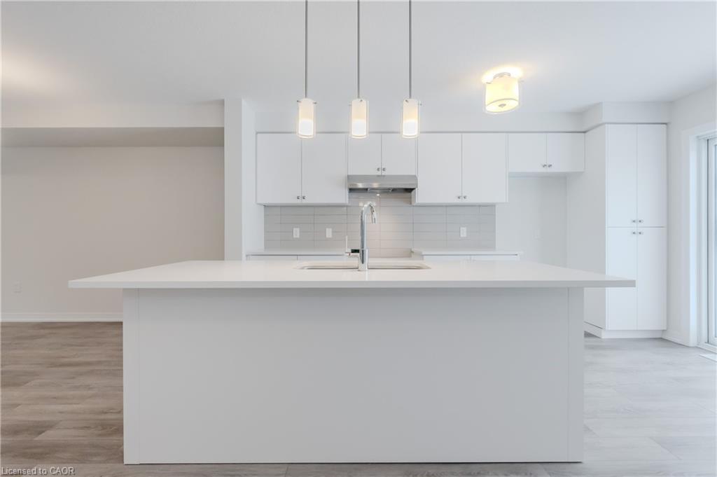 15 Urbane Boulevard, Kitchener, ON - Indoor Photo Showing Kitchen With Upgraded Kitchen