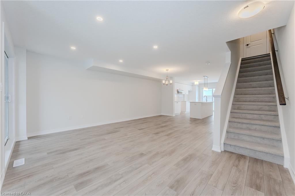 15 Urbane Boulevard, Kitchener, ON - Indoor Photo Showing Other Room