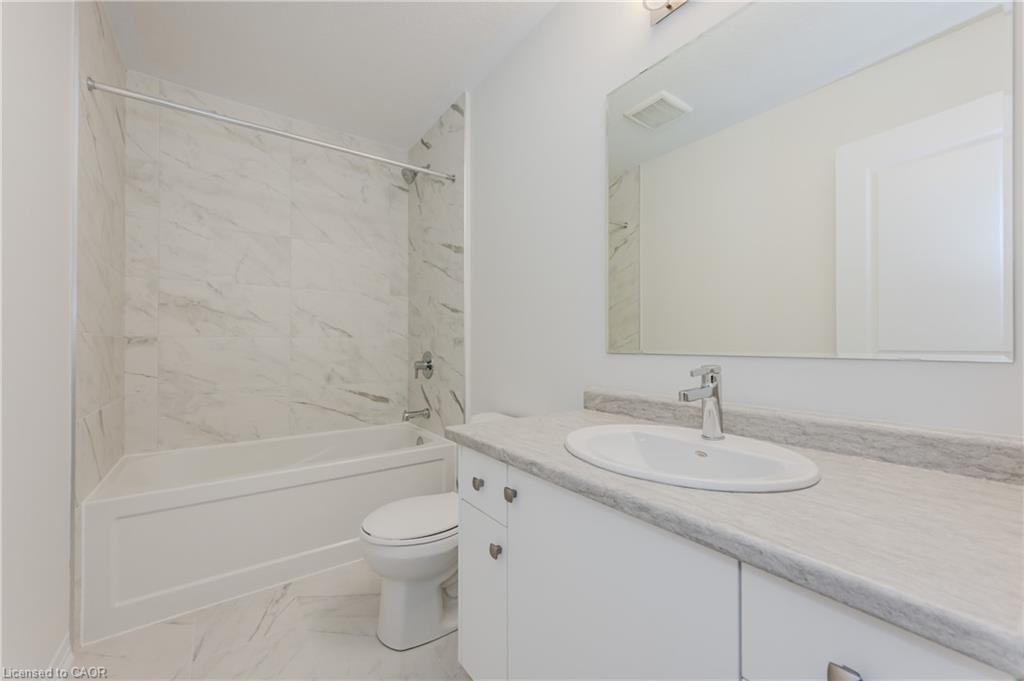 15 Urbane Boulevard, Kitchener, ON - Indoor Photo Showing Bathroom