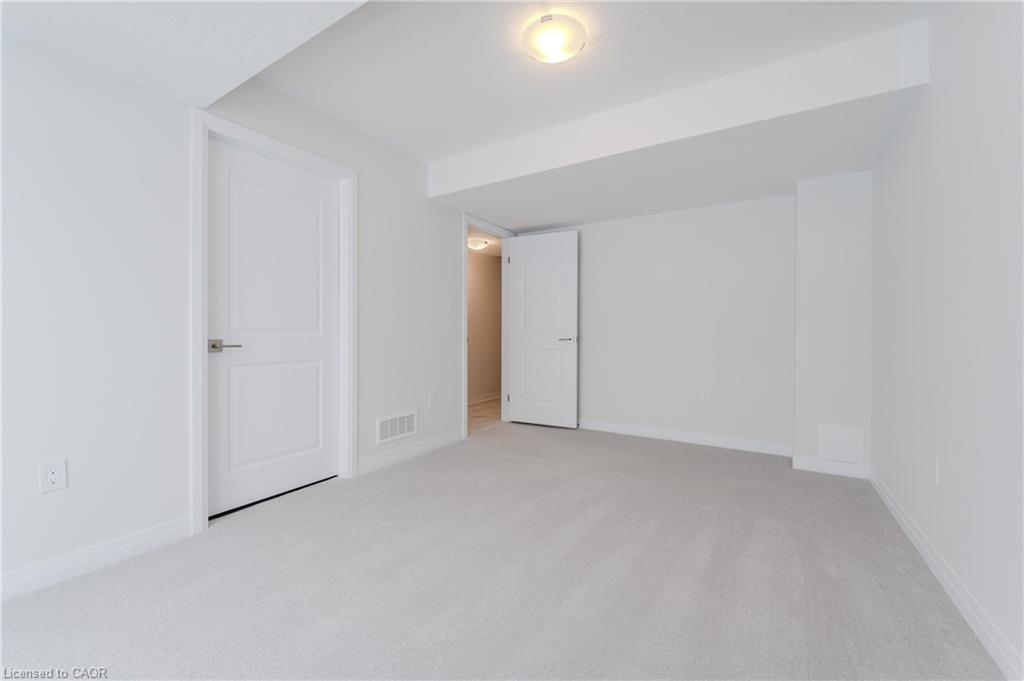 15 Urbane Boulevard, Kitchener, ON - Indoor Photo Showing Other Room