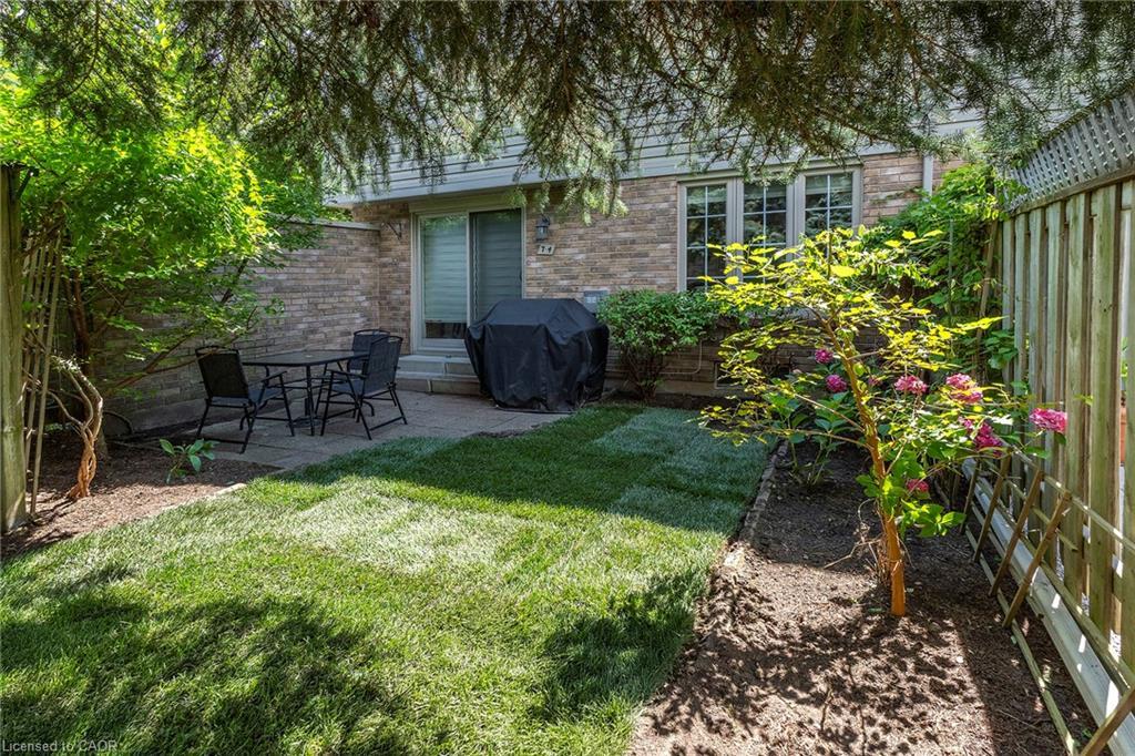 74-3333 New Street, Burlington, ON - Outdoor