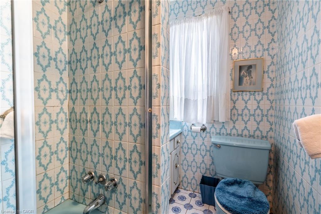 244 Hughson Street N, Hamilton, ON - Indoor Photo Showing Bathroom