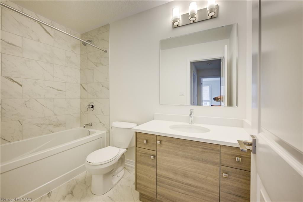 38 Urbane Boulevard, Kitchener, ON - Indoor Photo Showing Bathroom