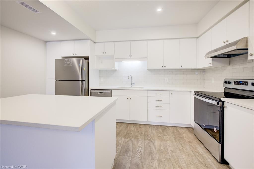 38 Urbane Boulevard, Kitchener, ON - Indoor Photo Showing Kitchen