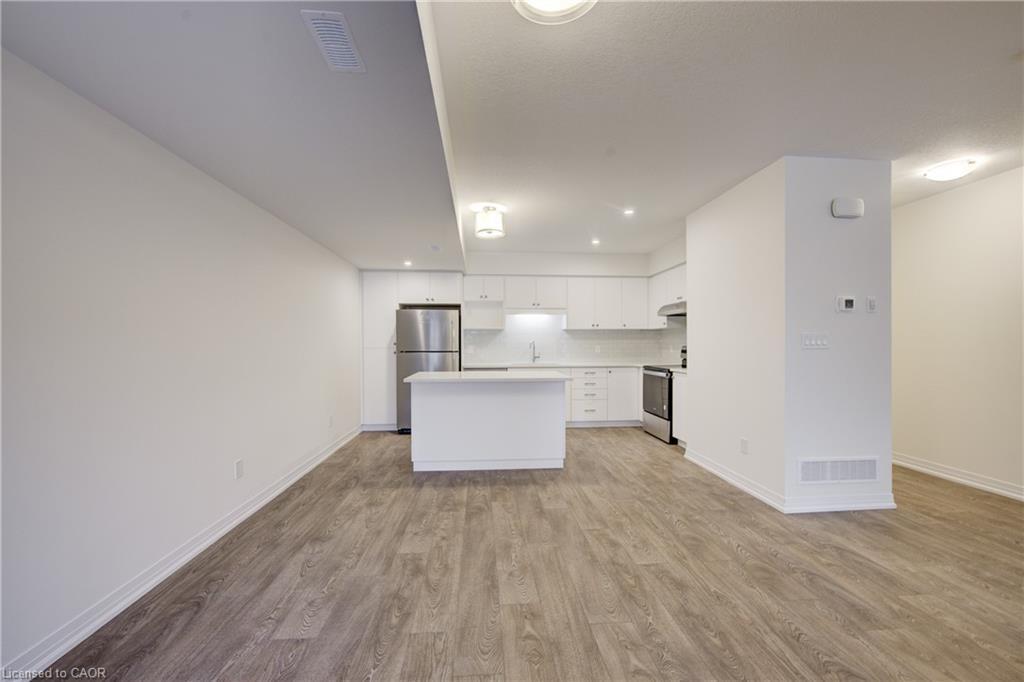 38 Urbane Boulevard, Kitchener, ON - Indoor Photo Showing Kitchen