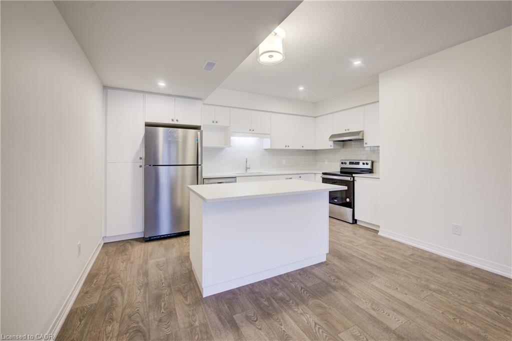 38 Urbane Boulevard, Kitchener, ON - Indoor Photo Showing Kitchen