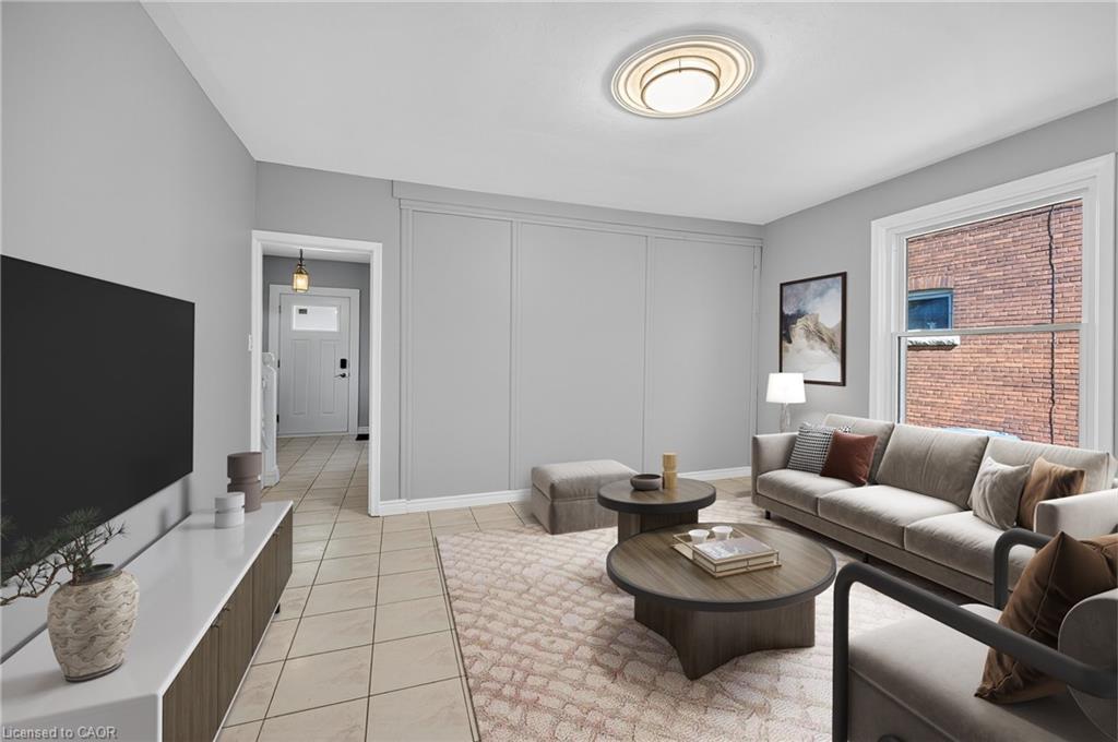 509 Colborne Street, Brantford, ON - Indoor Photo Showing Living Room