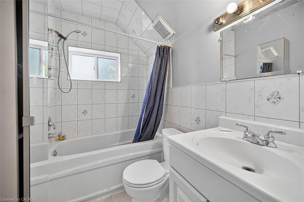 509 Colborne Street, Brantford, ON - Indoor Photo Showing Bathroom