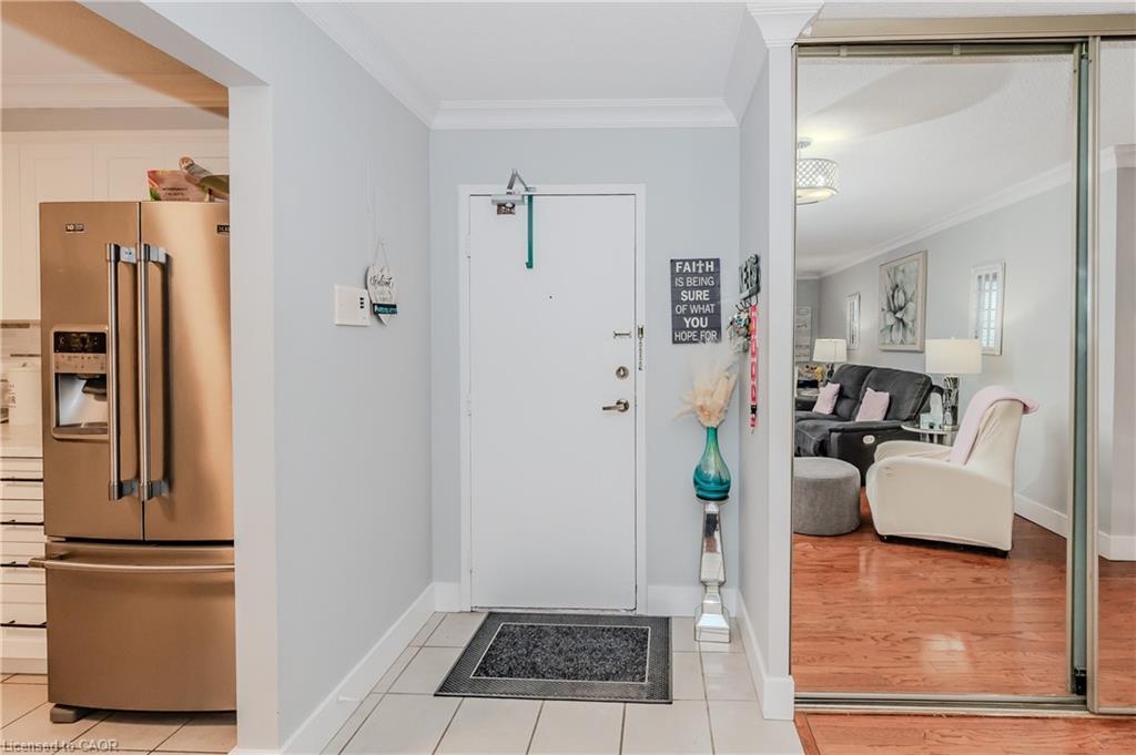 801-65 Westmount Road N, Waterloo, ON - Indoor Photo Showing Other Room