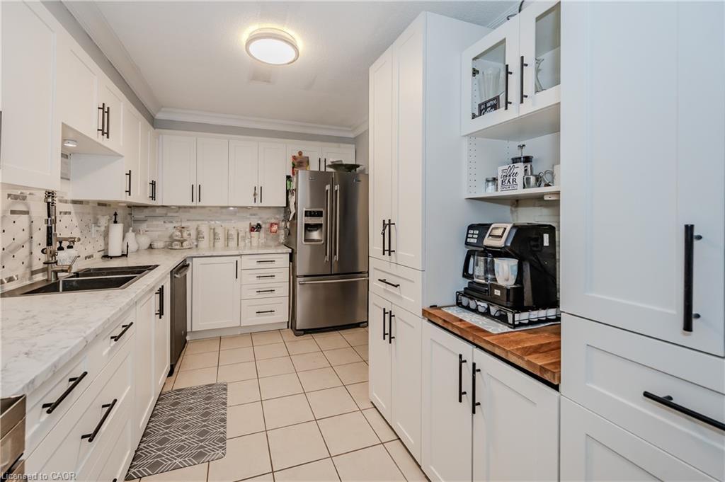 801-65 Westmount Road N, Waterloo, ON - Indoor Photo Showing Kitchen With Double Sink