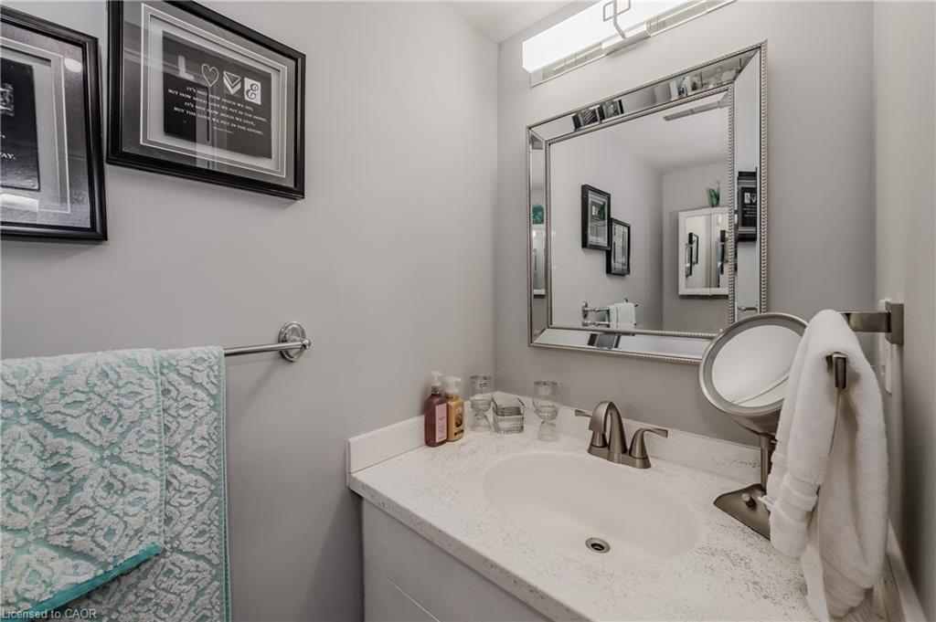 801-65 Westmount Road N, Waterloo, ON - Indoor Photo Showing Bathroom