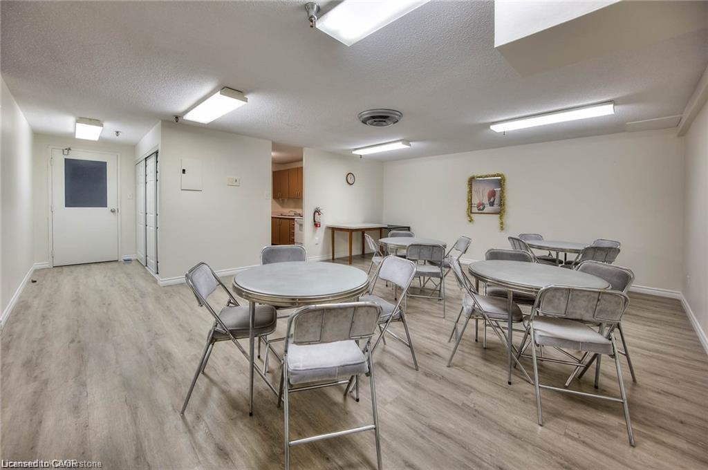 801-65 Westmount Road N, Waterloo, ON - Indoor Photo Showing Dining Room