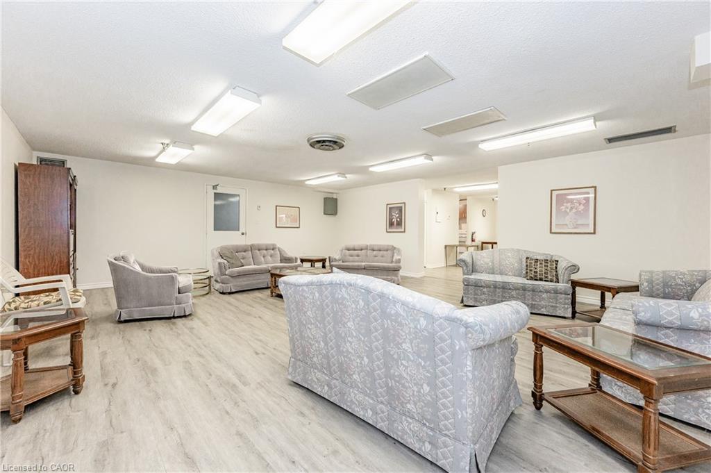 801-65 Westmount Road N, Waterloo, ON - Indoor Photo Showing Living Room