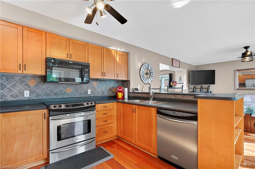 92 Baggs Crescent, Cambridge, ON - Indoor Photo Showing Kitchen With Double Sink