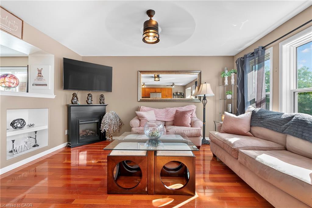 92 Baggs Crescent, Cambridge, ON - Indoor Photo Showing Living Room With Fireplace