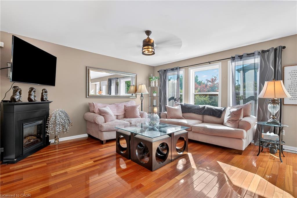 92 Baggs Crescent, Cambridge, ON - Indoor Photo Showing Living Room With Fireplace
