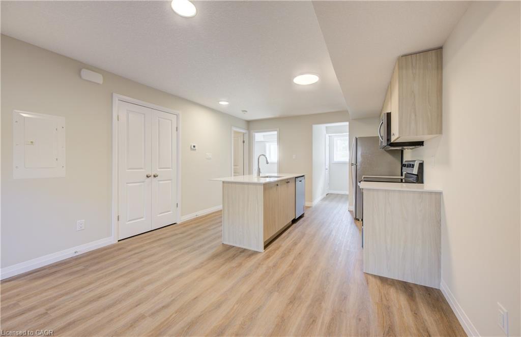 D8-410 Northfield Drive W, Waterloo, ON - Indoor Photo Showing Kitchen