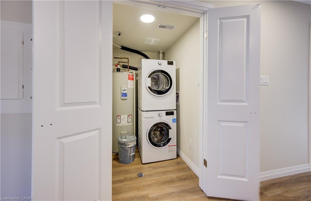 D8-410 Northfield Drive W, Waterloo, ON - Indoor Photo Showing Laundry Room
