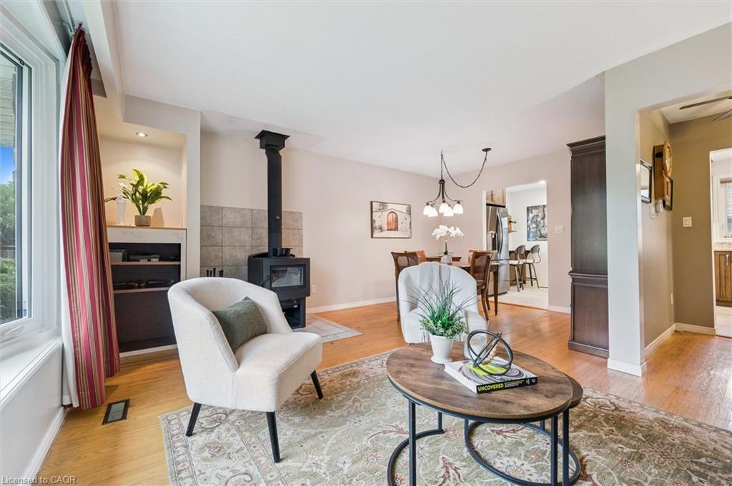 47 Argyle Drive, Guelph, ON - Indoor Photo Showing Living Room With Fireplace