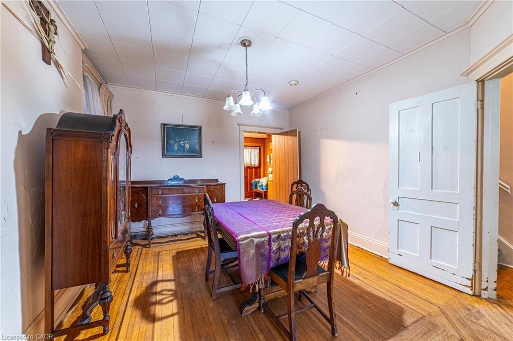 35 Sherman Avenue N, Hamilton, ON - Indoor Photo Showing Dining Room