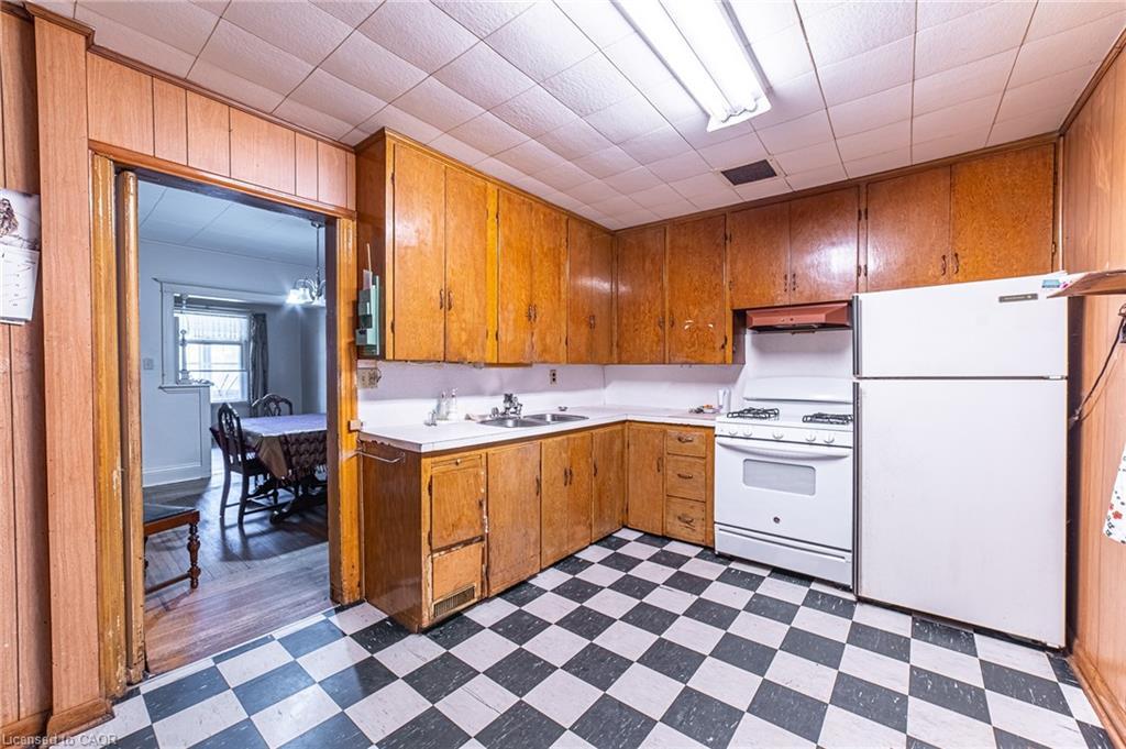35 Sherman Avenue N, Hamilton, ON - Indoor Photo Showing Kitchen