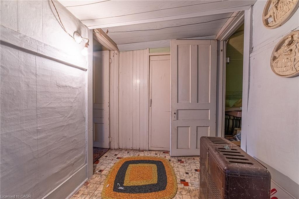 35 Sherman Avenue N, Hamilton, ON - Indoor