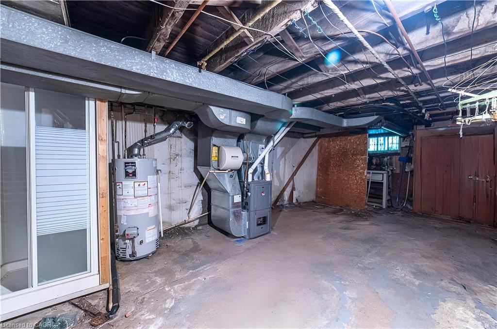 35 Sherman Avenue N, Hamilton, ON - Indoor Photo Showing Basement