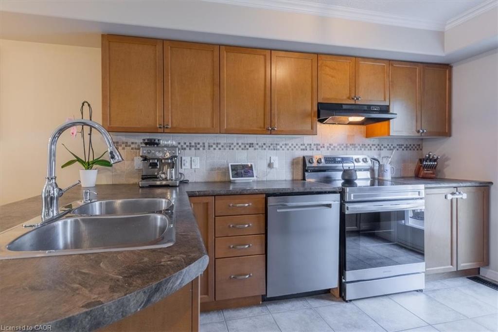 4 Ruthven Crescent, Alliston, ON - Indoor Photo Showing Kitchen With Double Sink