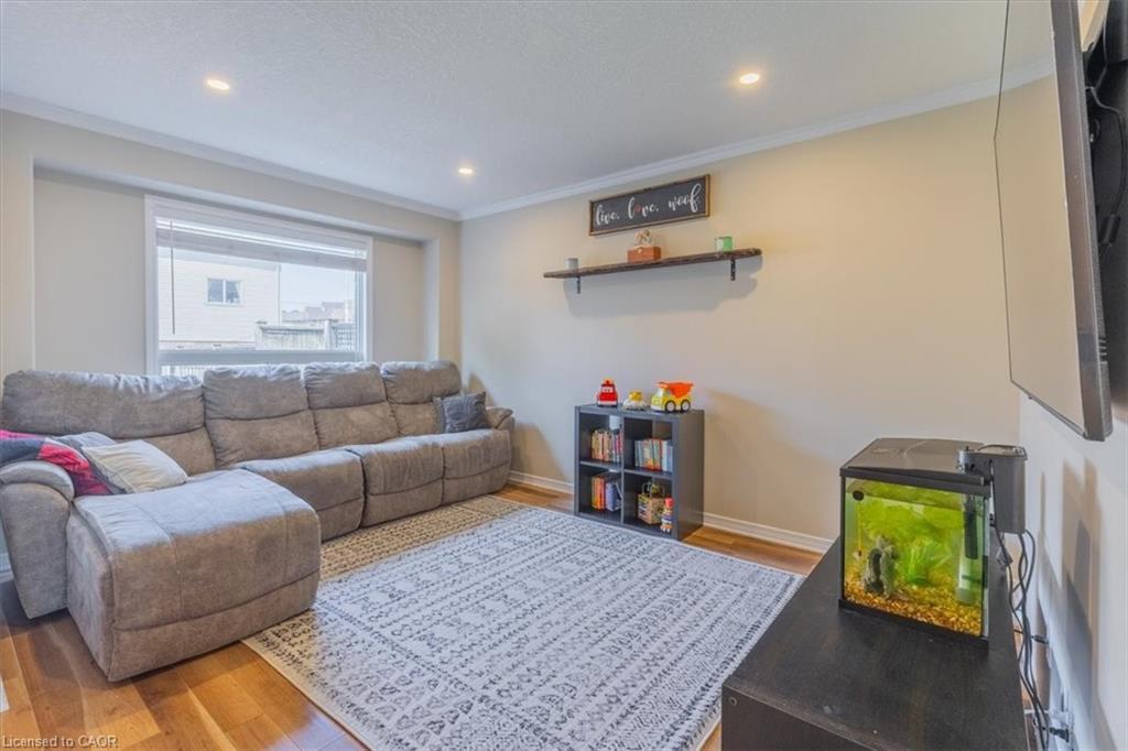 4 Ruthven Crescent, Alliston, ON - Indoor Photo Showing Living Room