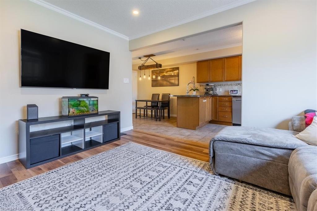 4 Ruthven Crescent, Alliston, ON - Indoor Photo Showing Living Room