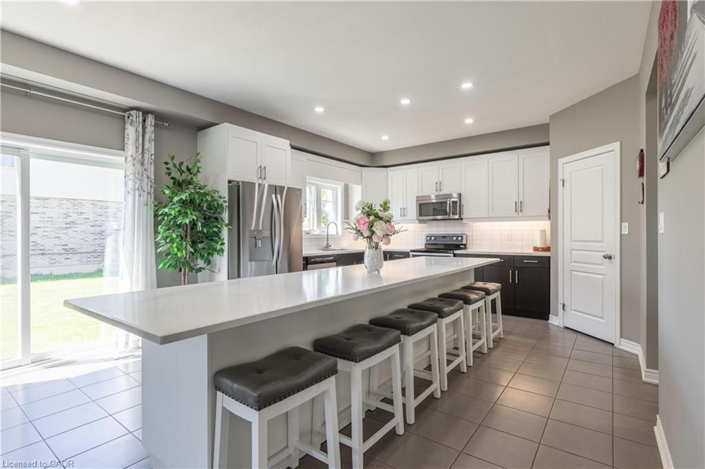 6212 Sam Iorfida Drive, Niagara Falls, ON - Indoor Photo Showing Kitchen With Upgraded Kitchen