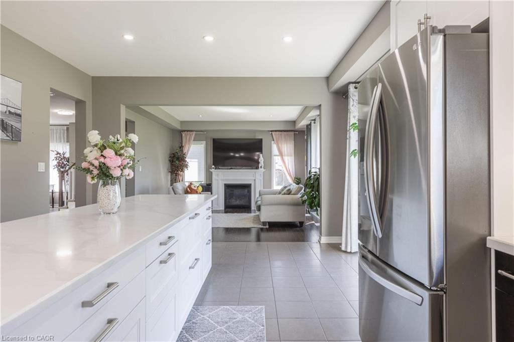 6212 Sam Iorfida Drive, Niagara Falls, ON - Indoor Photo Showing Other Room With Fireplace