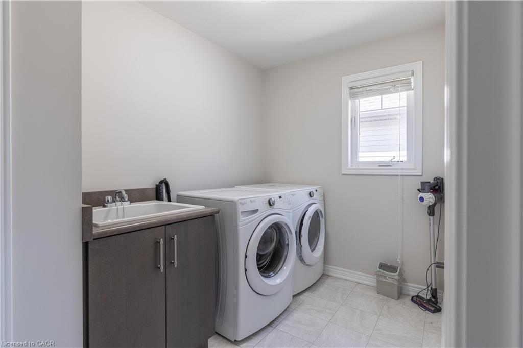6212 Sam Iorfida Drive, Niagara Falls, ON - Indoor Photo Showing Laundry Room