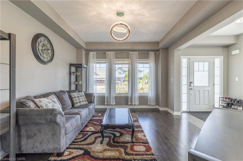 6212 Sam Iorfida Drive, Niagara Falls, ON - Indoor Photo Showing Living Room