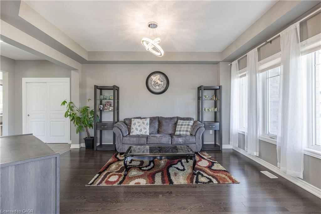 6212 Sam Iorfida Drive, Niagara Falls, ON - Indoor Photo Showing Living Room