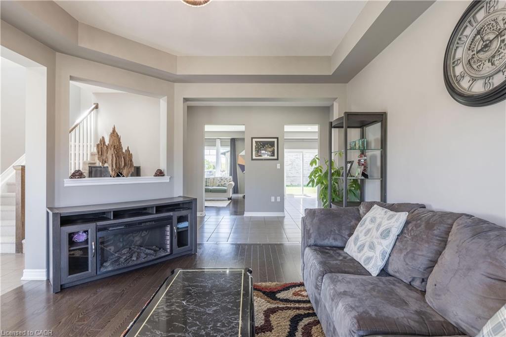 6212 Sam Iorfida Drive, Niagara Falls, ON - Indoor Photo Showing Living Room