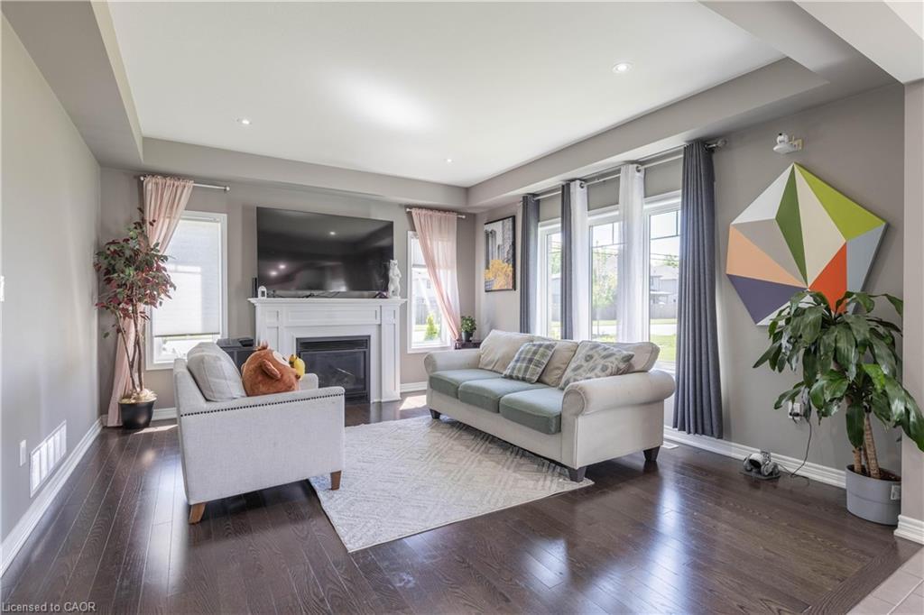 6212 Sam Iorfida Drive, Niagara Falls, ON - Indoor Photo Showing Living Room With Fireplace