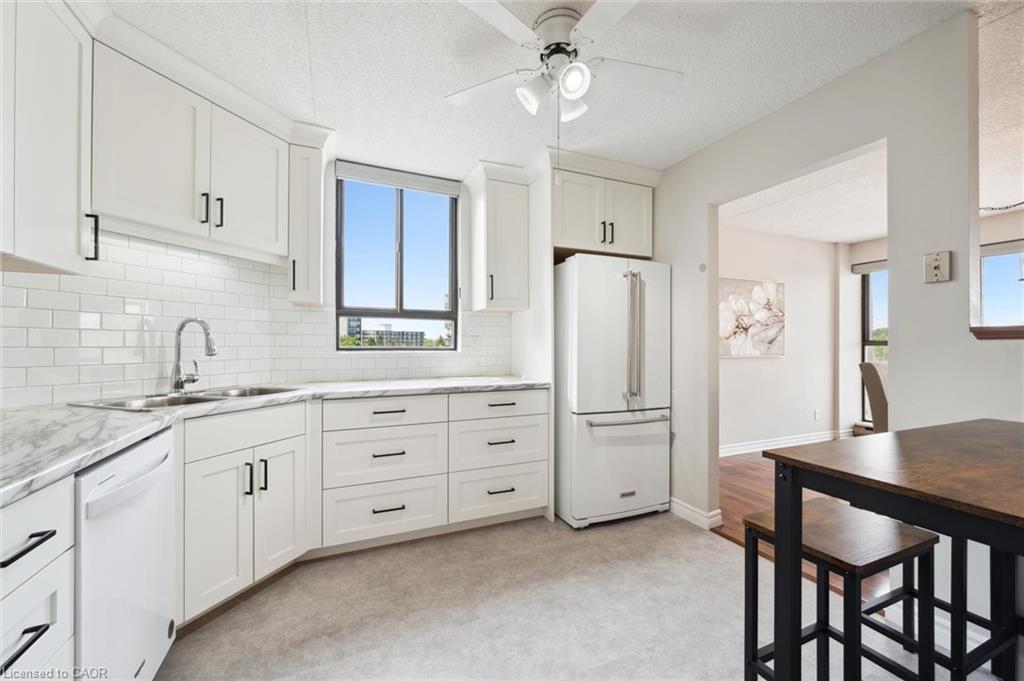 501-22 Marilyn Drive, Guelph, ON - Indoor Photo Showing Kitchen With Double Sink With Upgraded Kitchen