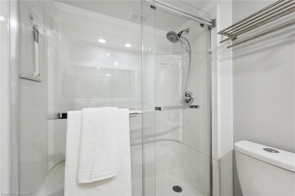 501-22 Marilyn Drive, Guelph, ON - Indoor Photo Showing Bathroom