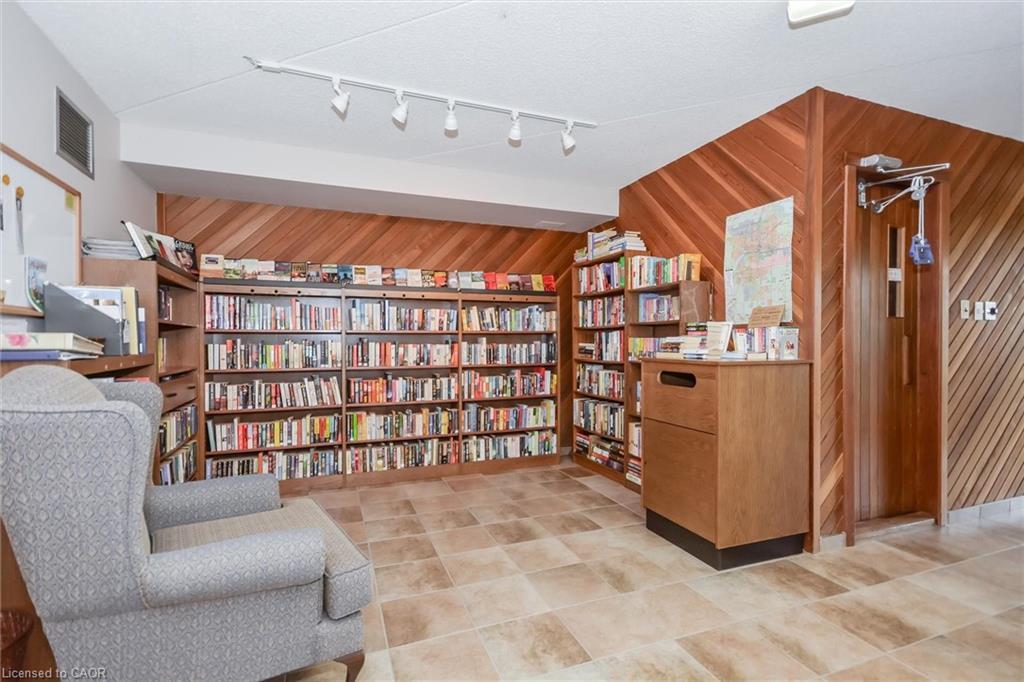 501-22 Marilyn Drive, Guelph, ON - Indoor Photo Showing Other Room