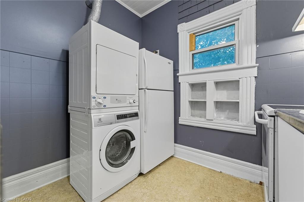 8 Tasker Street, St. Catharines, ON - Indoor Photo Showing Laundry Room
