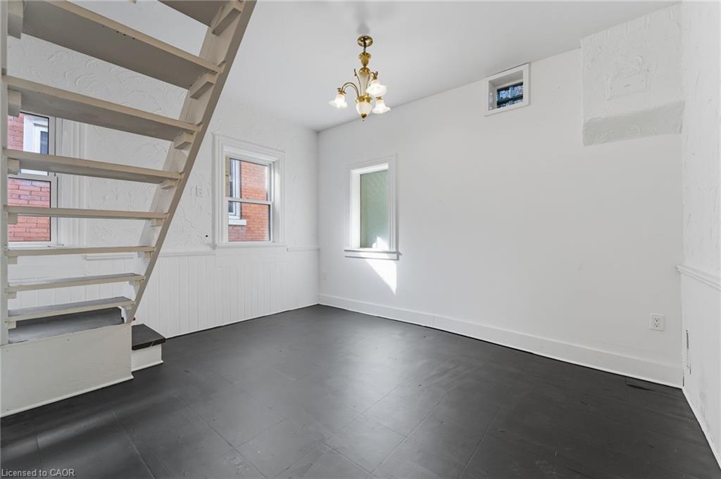 8 Tasker Street, St. Catharines, ON - Indoor Photo Showing Other Room