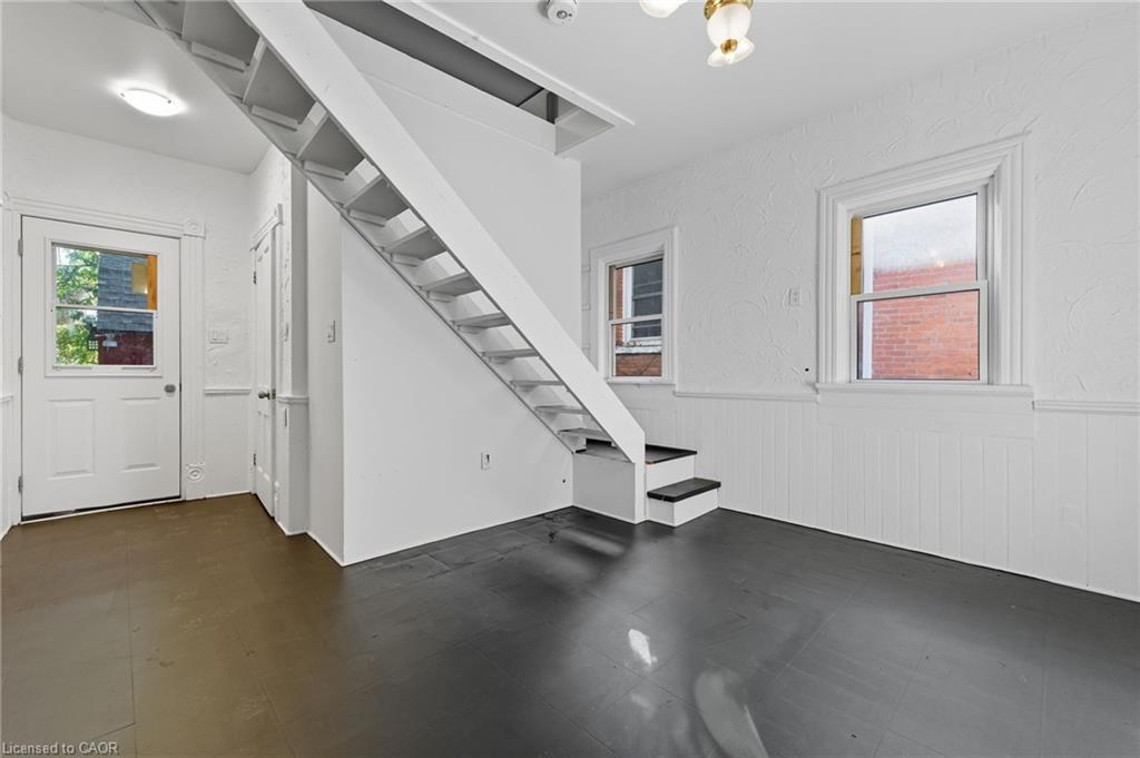 8 Tasker Street, St. Catharines, ON - Indoor Photo Showing Other Room