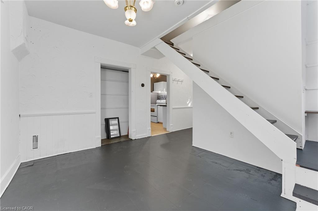 8 Tasker Street, St. Catharines, ON - Indoor Photo Showing Other Room