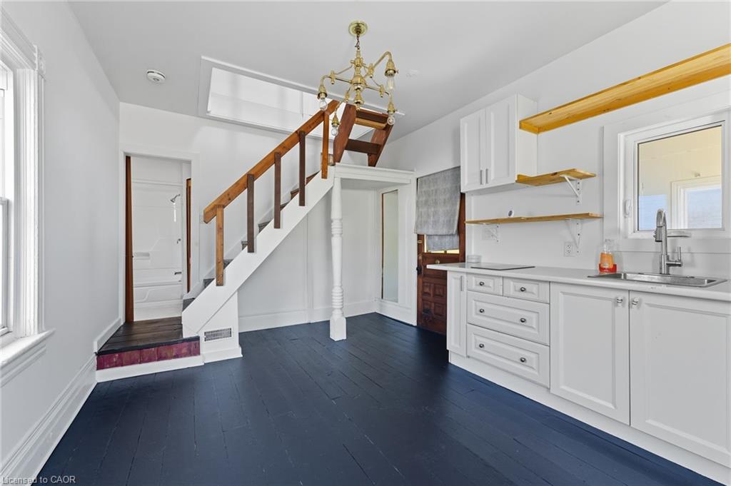 8 Tasker Street, St. Catharines, ON - Indoor