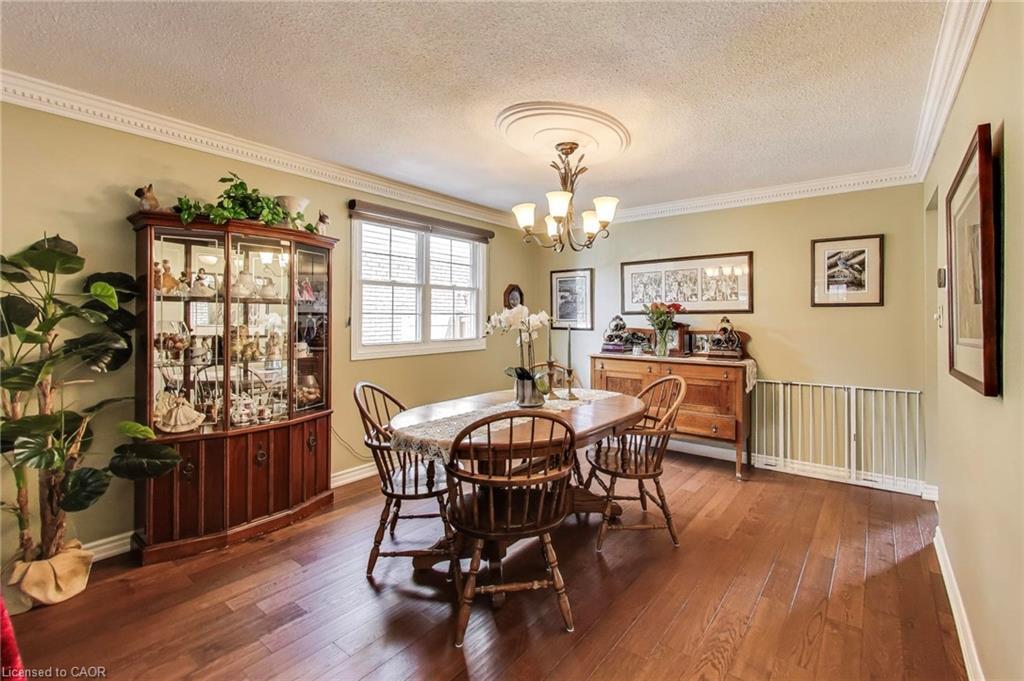 12 Kingsview Drive, Stoney Creek, ON - Indoor Photo Showing Dining Room