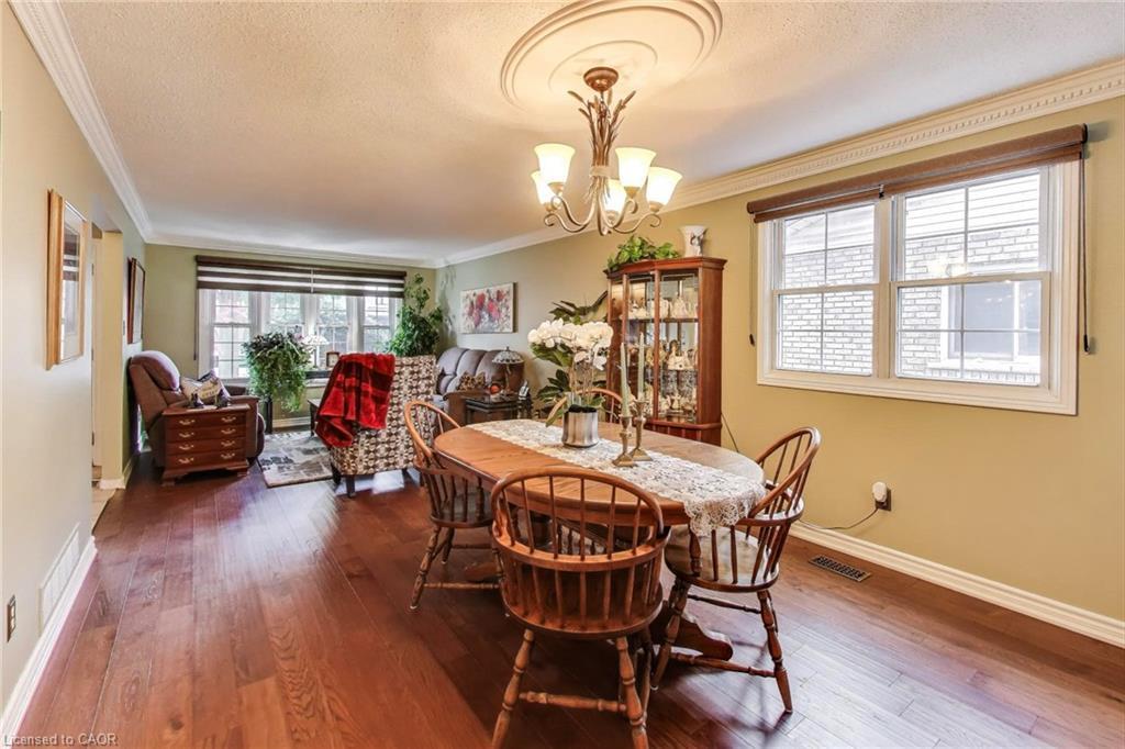 12 Kingsview Drive, Stoney Creek, ON - Indoor Photo Showing Dining Room