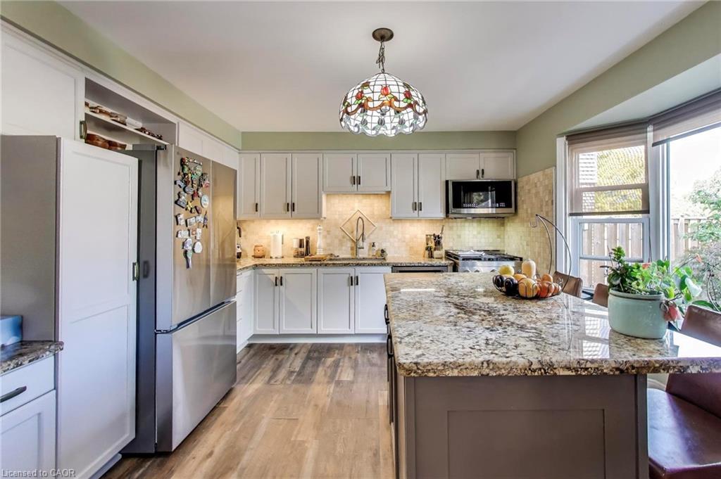 12 Kingsview Drive, Stoney Creek, ON - Indoor Photo Showing Kitchen With Upgraded Kitchen