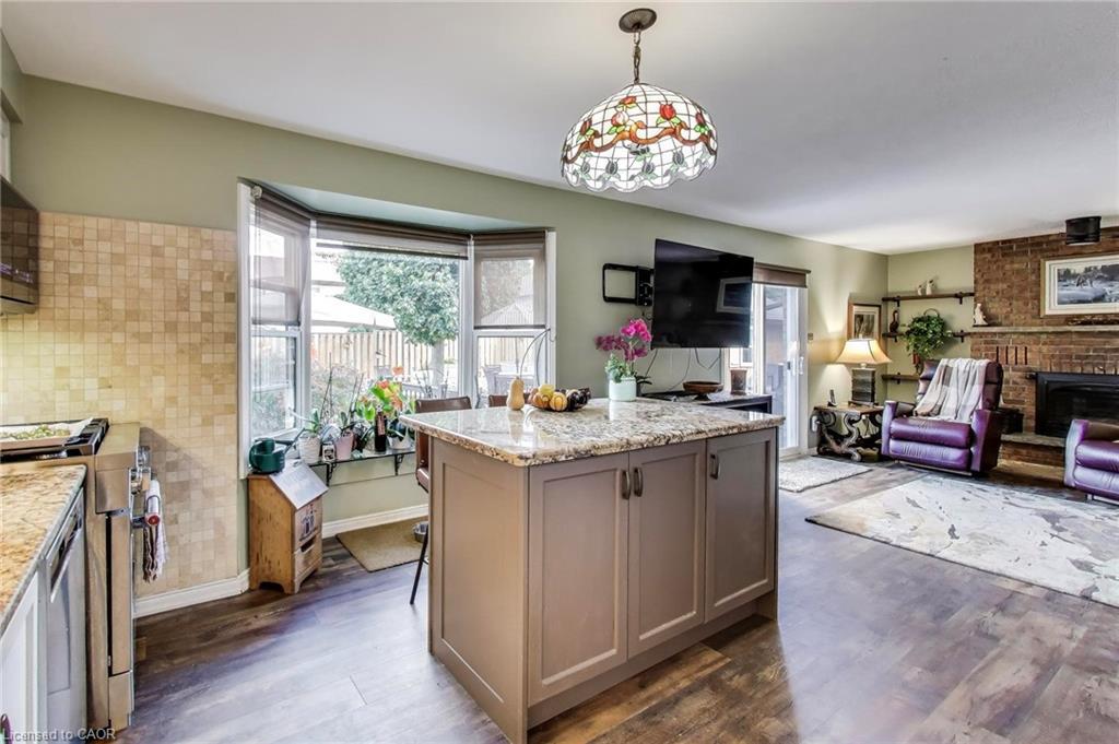 12 Kingsview Drive, Stoney Creek, ON - Indoor Photo Showing Living Room With Fireplace