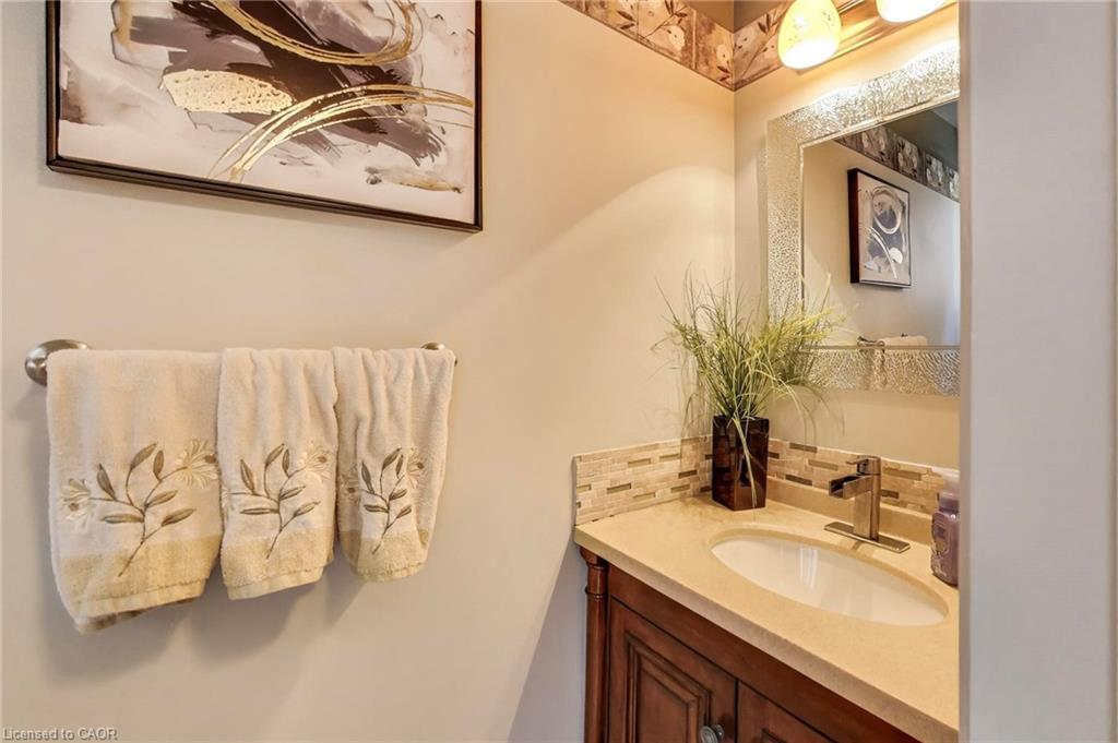 12 Kingsview Drive, Stoney Creek, ON - Indoor Photo Showing Bathroom